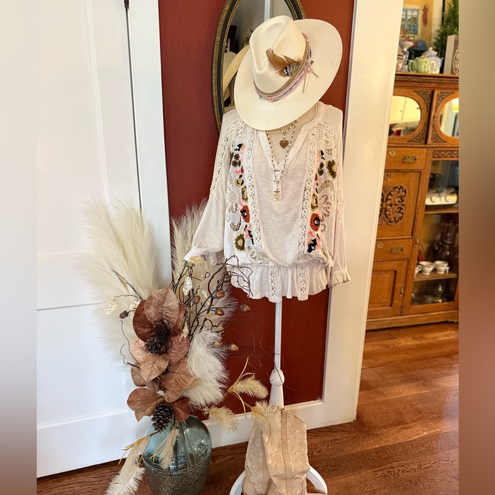 Free People embroidered top. Size small.